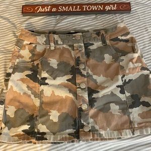 Camouflage skirt🤍🤎🖤